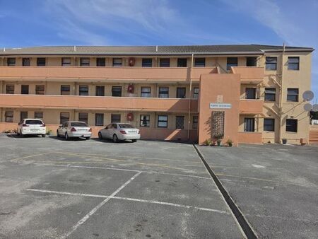 2 Bedroom flat to rent in Pinati, Cape Town