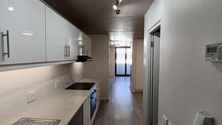 1 Bedroom bachelor apartment to rent in Observatory, Cape Town