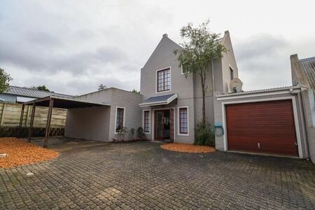 3 Bedroom duplex townhouse - sectional to rent in Denneoord, George
