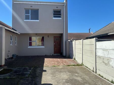 2 Bedroom townhouse - freehold to rent in Strandfontein Village, Mitchells Plain