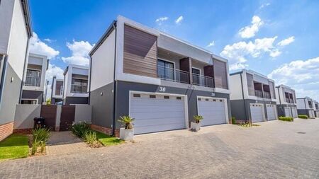 3 Bedroom cluster to rent in Sunninghill, Sandton