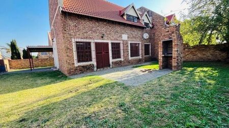 3 Bedroom duplex townhouse - freehold to rent in Reyno Ridge, Witbank
