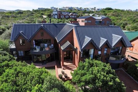 6 Bedroom house to rent in Herolds Bay, George