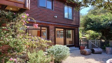 2 Bedroom flat to rent in Old Place, Knysna