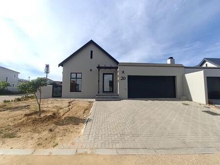 3 Bedroom House in Mount Royal Golf Estate