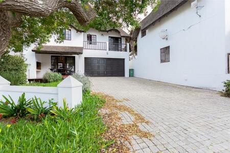 3 Bedroom House in Shelley Point