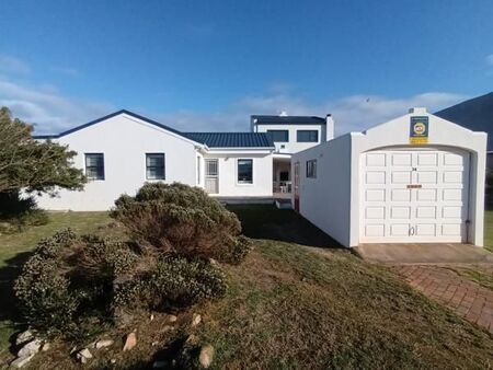 3 Bedroom House in Bettys Bay