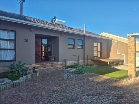 3 Bedroom House in Duynefontein