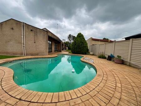 4 Bedroom House in Vanderbijlpark Sw5