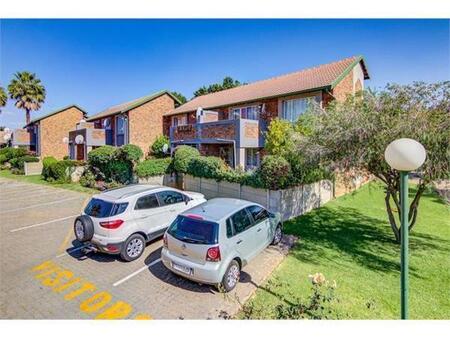 2 Bedroom Townhouse in Glen Marais