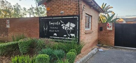 3 Bedroom townhouse - sectional to rent in Honeydew Manor, Roodepoort