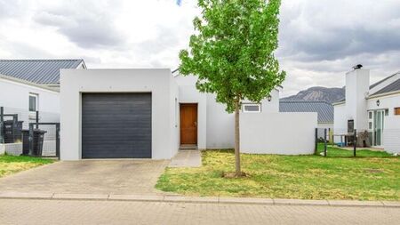 2 Bedroom townhouse - freehold to rent in Bergenzicht Estate, Paarl