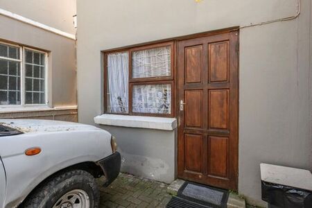 1 Bedroom cottage to rent in Newton Park, Port Elizabeth