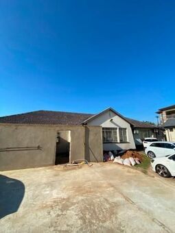 5 Bedroom House in Bluff