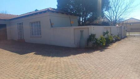 3 Bedroom Townhouse in Bergsig