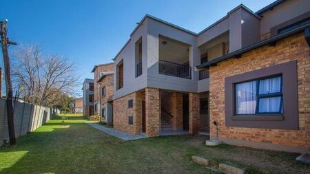 3 Bedroom townhouse - sectional to rent in Bergbron, Roodepoort