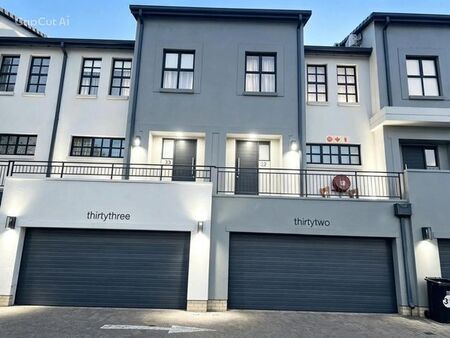 3 Bedroom duplex townhouse - sectional to rent in Bryanston, Sandton