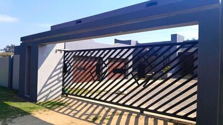 Bachelor Apartment to rent in Brackendowns, Alberton