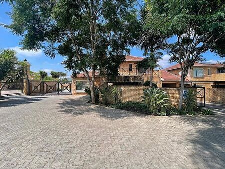 3 Bedroom duplex townhouse - sectional to rent in Wilgeheuwel, Roodepoort