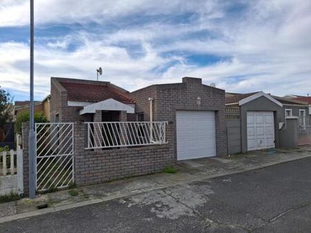 3 Bedroom House in Strandfontein