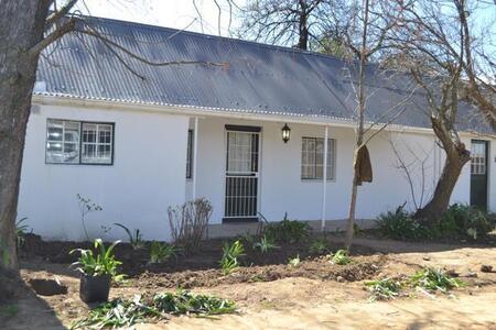 1 Bedroom House in Prince Alfred Hamlet