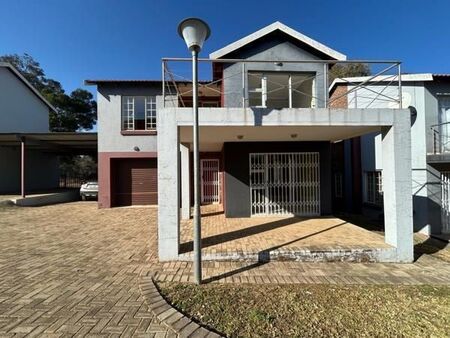 3 Bedroom Townhouse in Lydenburg (Mashishing)