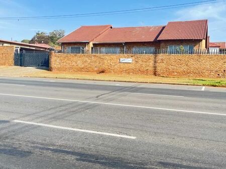 2 Bedroom Townhouse in Krugersdorp Central