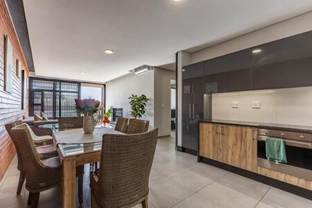 2 Bedroom Apartment in Menlo Park