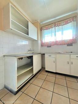 2 Bedroom Apartment in Vanderbijlpark Ce1