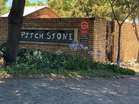 3 Bedroom duplex townhouse - sectional to rent in Northgate, Randburg