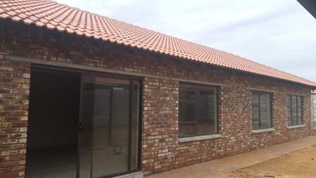 4 Bedroom townhouse - sectional to rent in Flamwood, Klerksdorp