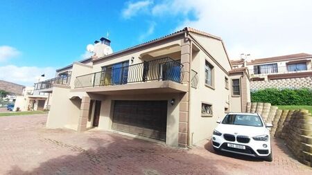 3 Bedroom duplex townhouse - sectional to rent in Island View, Mossel Bay