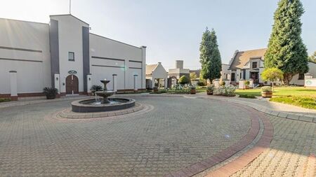 2 Bedroom townhouse - sectional to rent in Boardwalk Meander, Pretoria