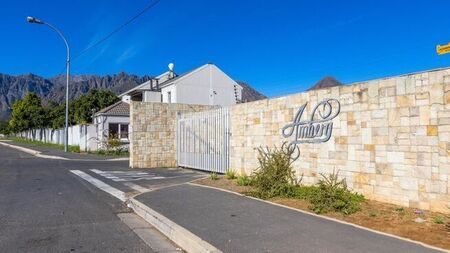 2 Bedroom apartment rented in Paarl East