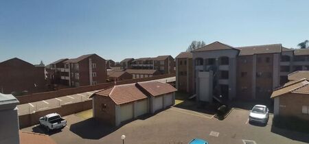 2 Bedroom flat to rent in Die Hoewes, Centurion