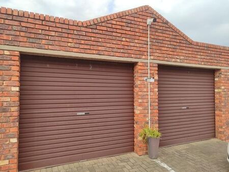 2 Bedroom duplex townhouse - sectional to rent in Langenhovenpark, Bloemfontein