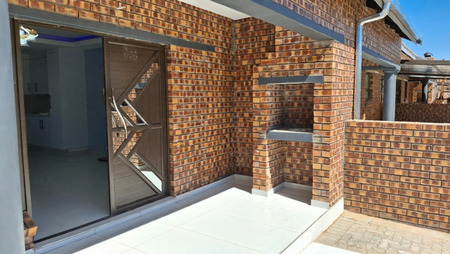 2 Bedroom Townhouse in Lydenburg (Mashishing)