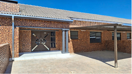 2 Bedroom Townhouse in Lydenburg (Mashishing)