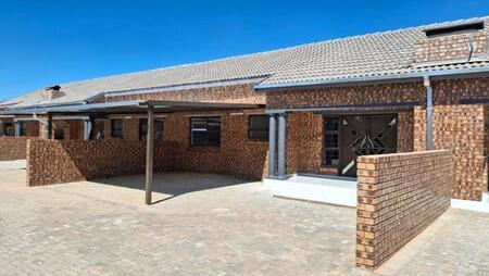 2 Bedroom Townhouse in Lydenburg (Mashishing)