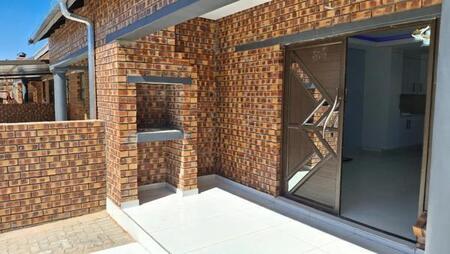 2 Bedroom Townhouse in Lydenburg (Mashishing)