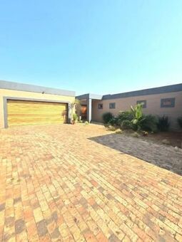 4 Bedroom House in Vanderbijlpark Se8