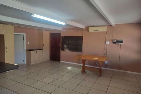 1 Bedroom House in Van Riebeeck Heights