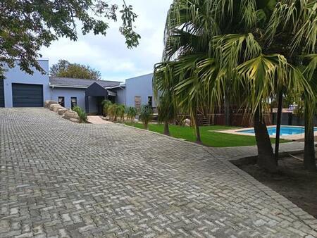 7 Bedroom House in Humansdorp