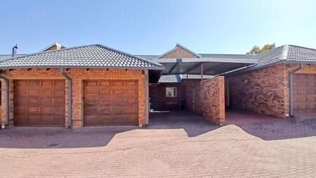 3 Bedroom duplex apartment to rent in Ifafi, Hartbeespoort