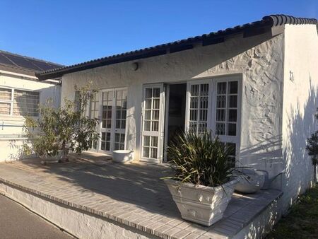 1 Bedroom semi-detached cottage to rent in Edgemead, Goodwood