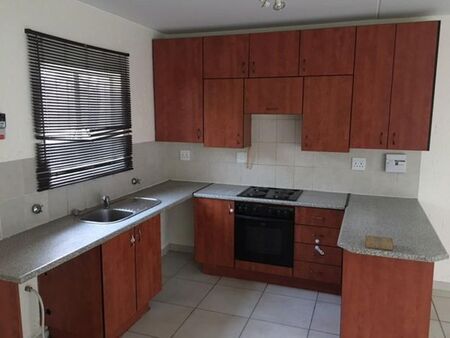 2 Bedroom duplex townhouse - sectional to rent in Greenstone Hill, Edenvale