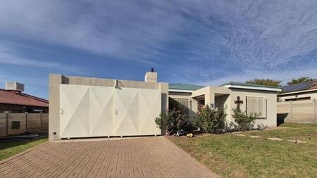 3 Bedroom house to rent in Keidebees, Upington