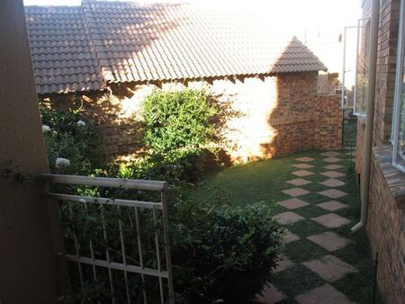 2 Bedroom townhouse - sectional to rent in Faerie Glen, Pretoria