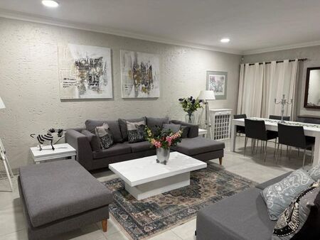 4 Bedroom townhouse - sectional to rent in Woodmead, Sandton