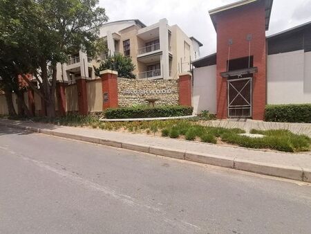 Bachelor Apartment to rent in Ferndale, Randburg